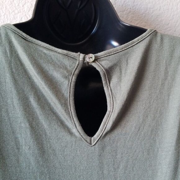 Bobeau Green Sleeveless Top  - Picture 5 of 8